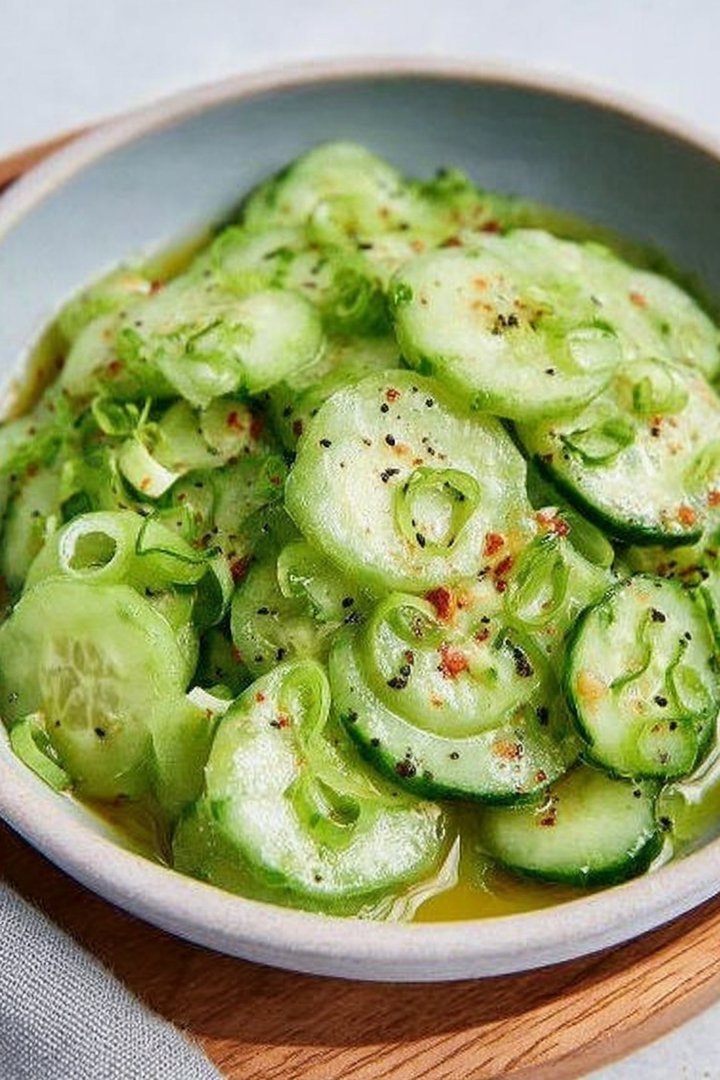 Omas Gurkensalat Rezept mit Essig und Öl image 2